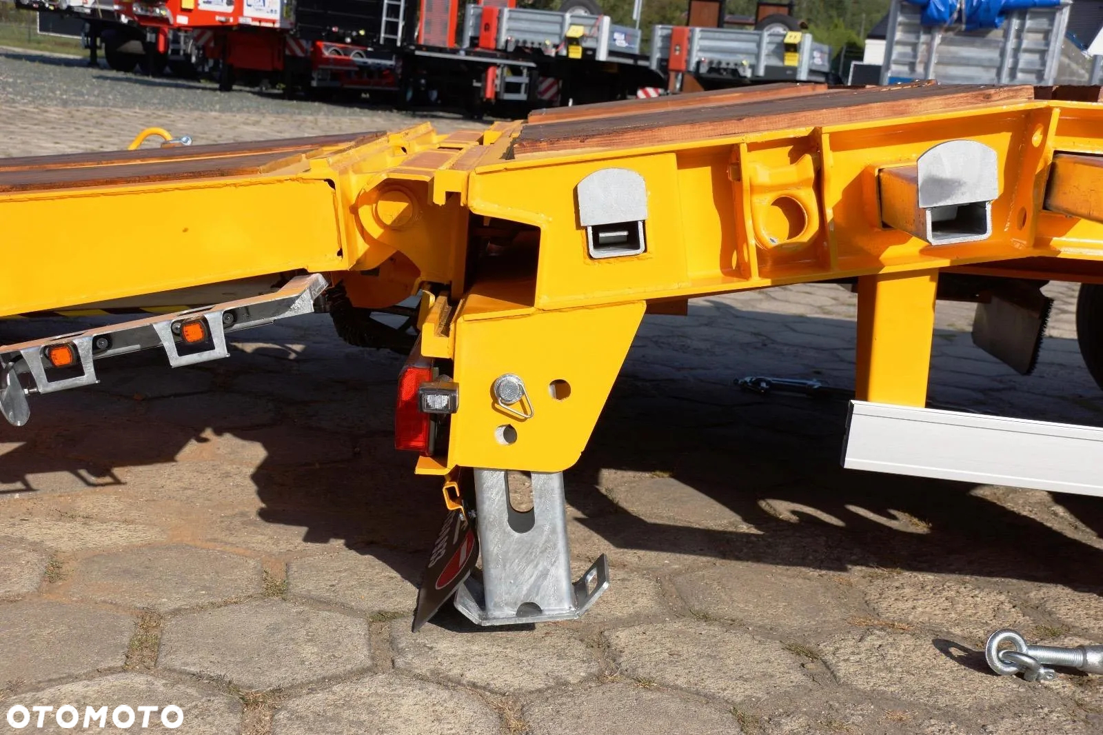 Inny LW3 NISKOPODWOZIOWA 3 OSIOWA 13.600mm z najazdami hydraulicznymi - 6