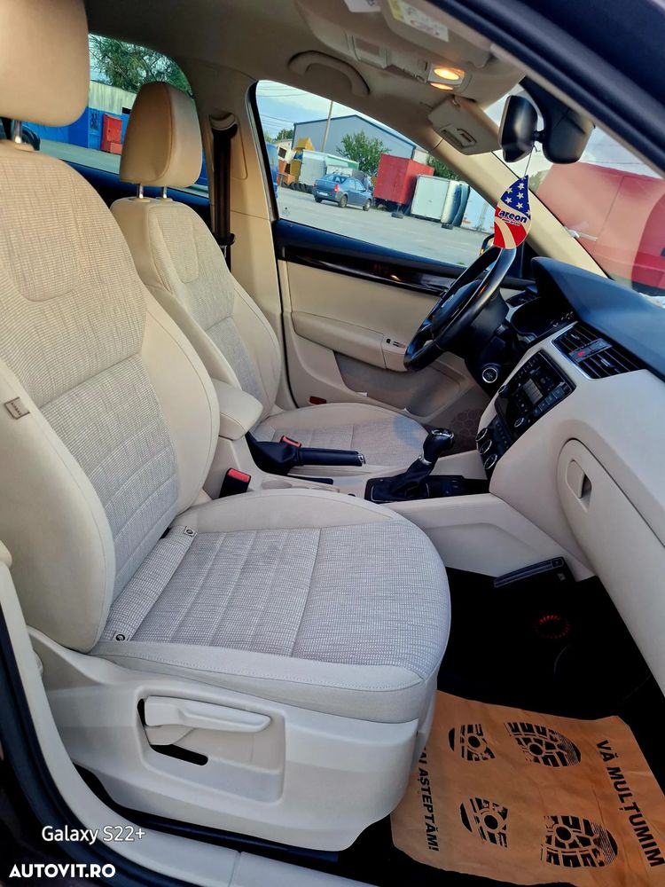 Skoda Octavia Combi 2.0 TDI DSG Premium Edition - 13