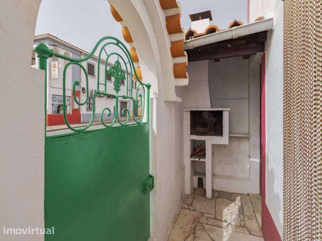 INVESTIMENTO: Moradia para Remodelar em Milfontes - Grande imagem: 2/29