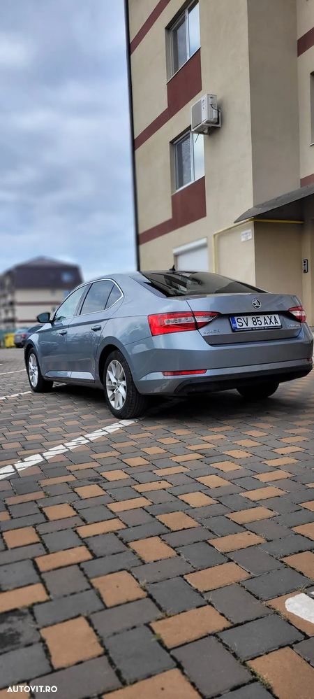 Skoda Superb 2.0 TDI DSG Ambition - 5