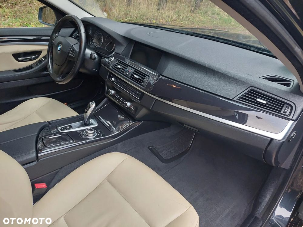 BMW Seria 5 528i Sport-Aut - 25