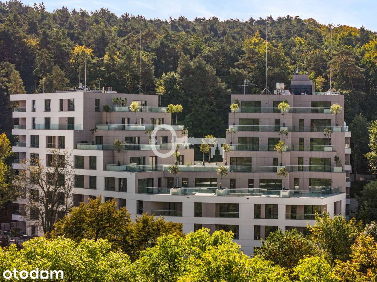 Apartament otoczony zielenią