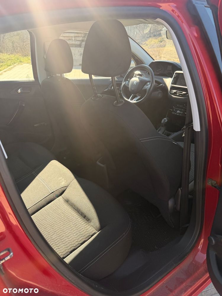 Peugeot 208 - 23