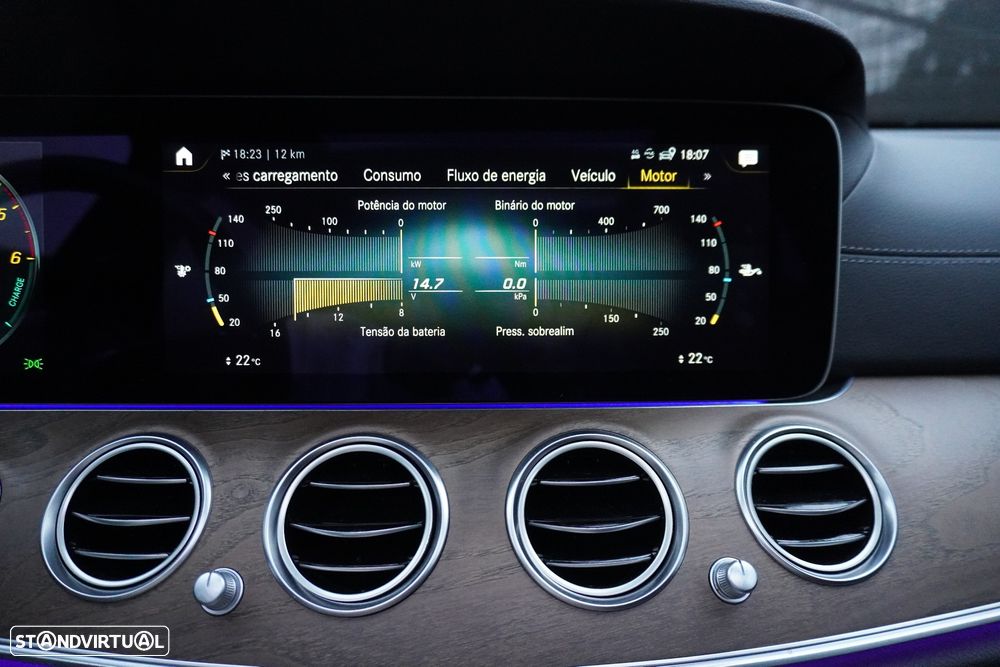 Mercedes-Benz E 300 de 4Matic 9G-TRONIC AMG Line - 26