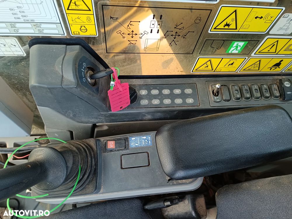 Caterpillar 320FL - 18