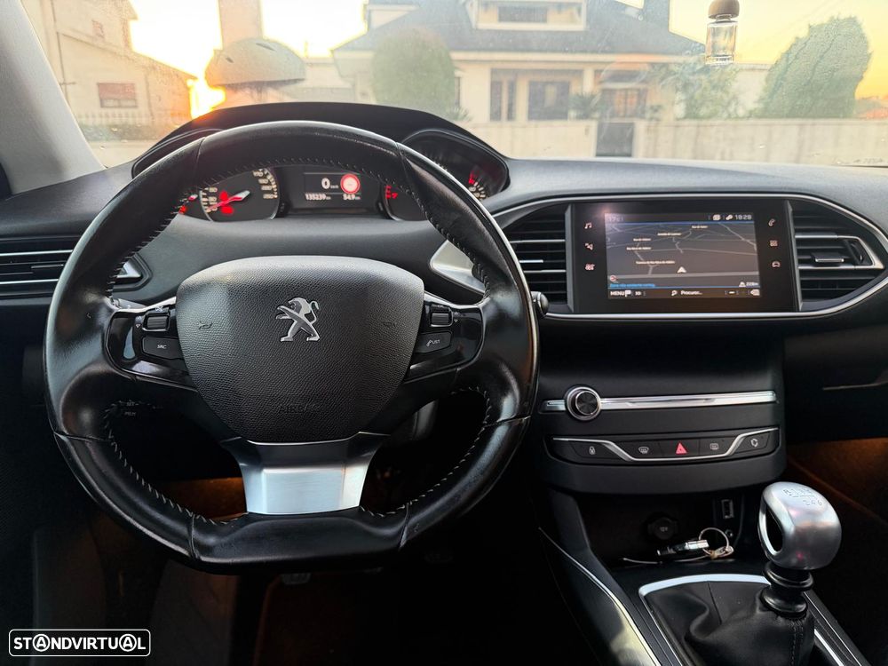 Peugeot 308 SW PureTech 130 Stop & Start Allure - 12