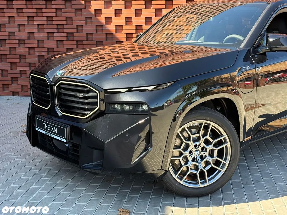 BMW XM - 5