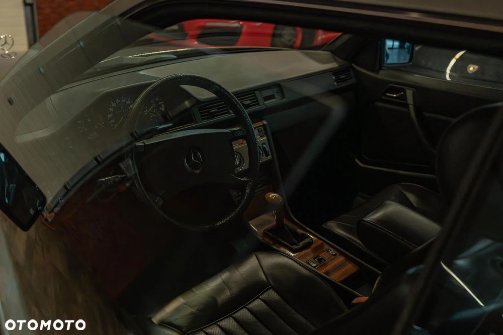 Mercedes-Benz W124 (1984-1993) - 12