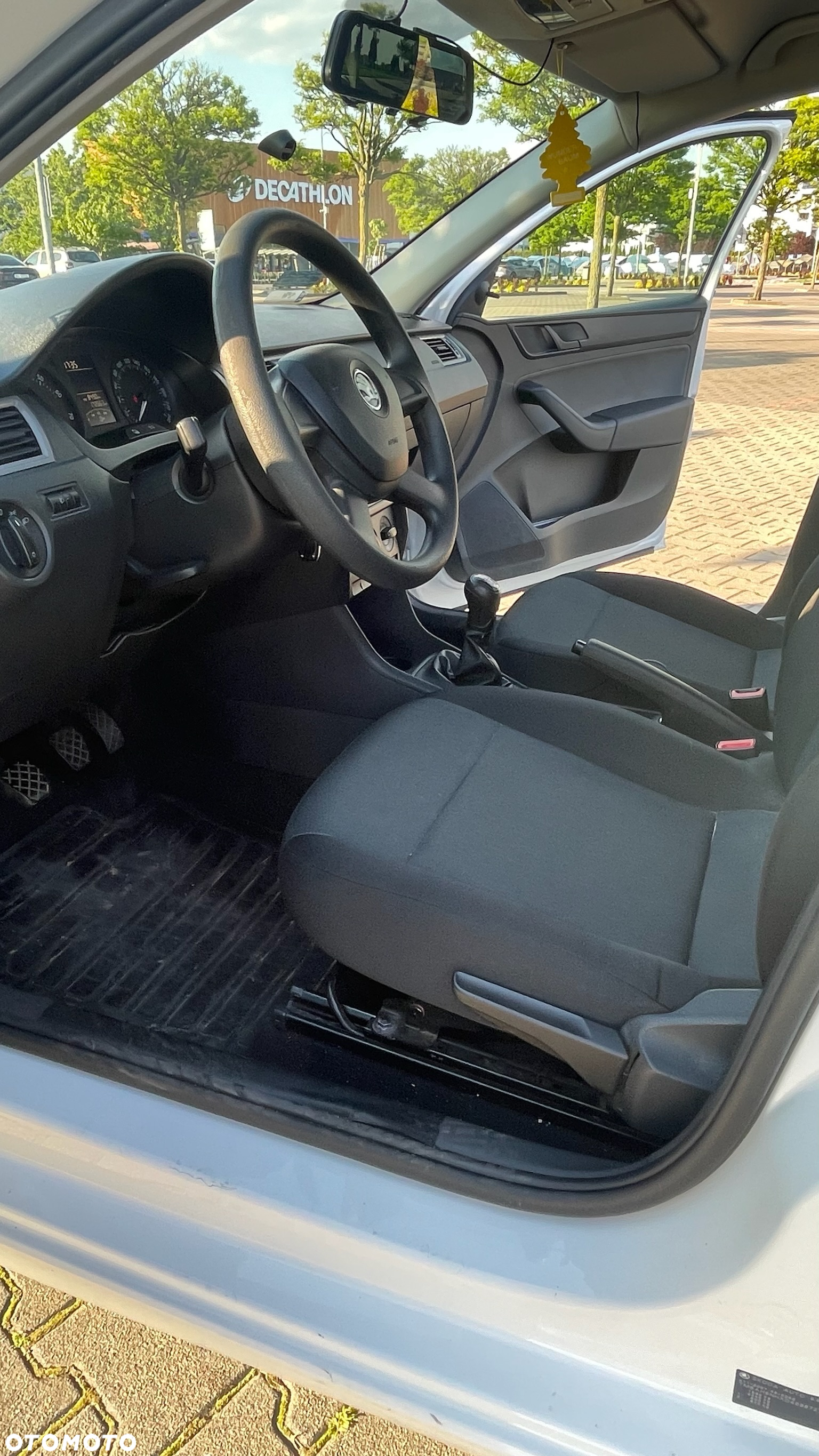 Skoda RAPID 1.2 Ambition - 14