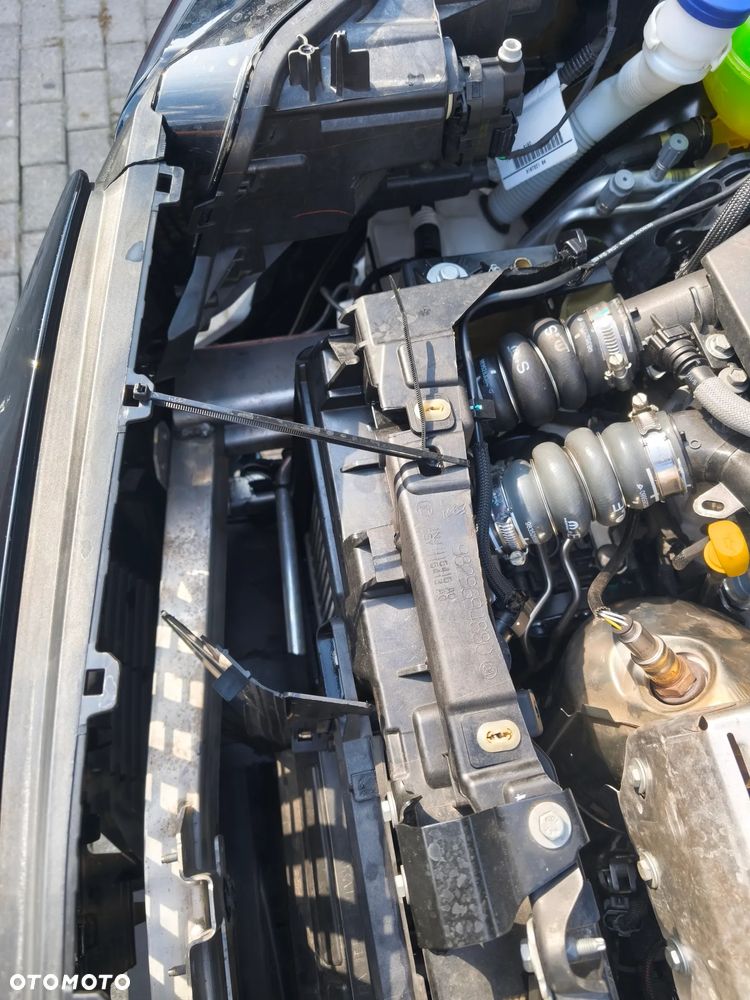 Peugeot 2008 Hybrid 136 e-DSC Style - 27