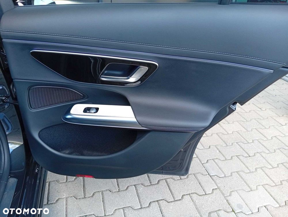 Mercedes-Benz Klasa E 220 d mHEV 4-Matic AMG 9G-Tronic - 32