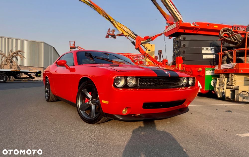 Dodge Challenger 6.1 SRT8 - 3