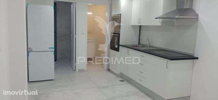 Loja transformada em T1 - Vale de Milhaços - Grande imagem: 2/10