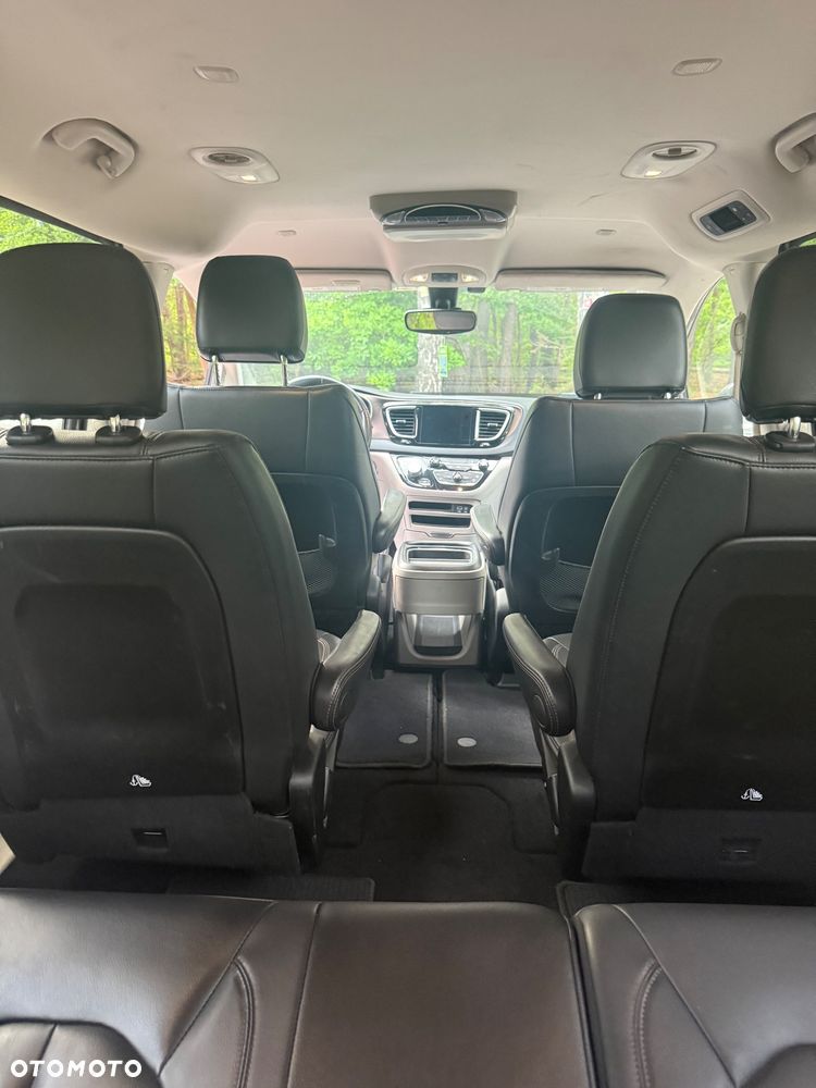 Chrysler Pacifica - 16