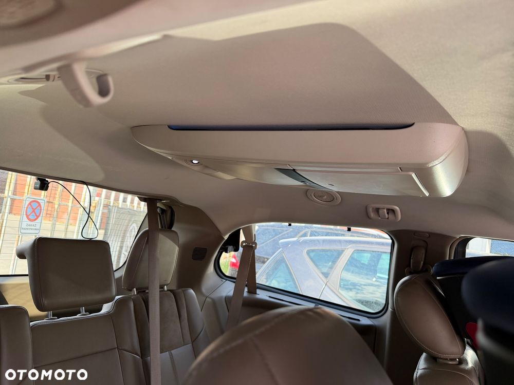 Chrysler Town & Country 3.6 Limited - 10