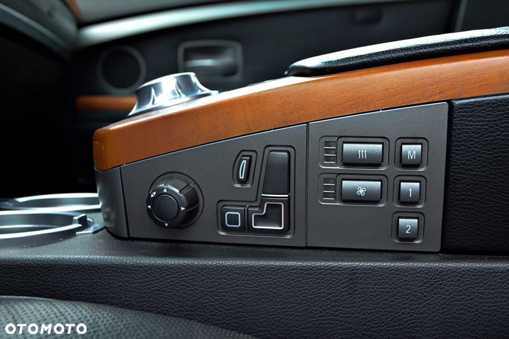 BMW Seria 7 745i - 23