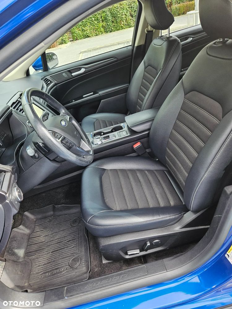 Ford Fusion - 8