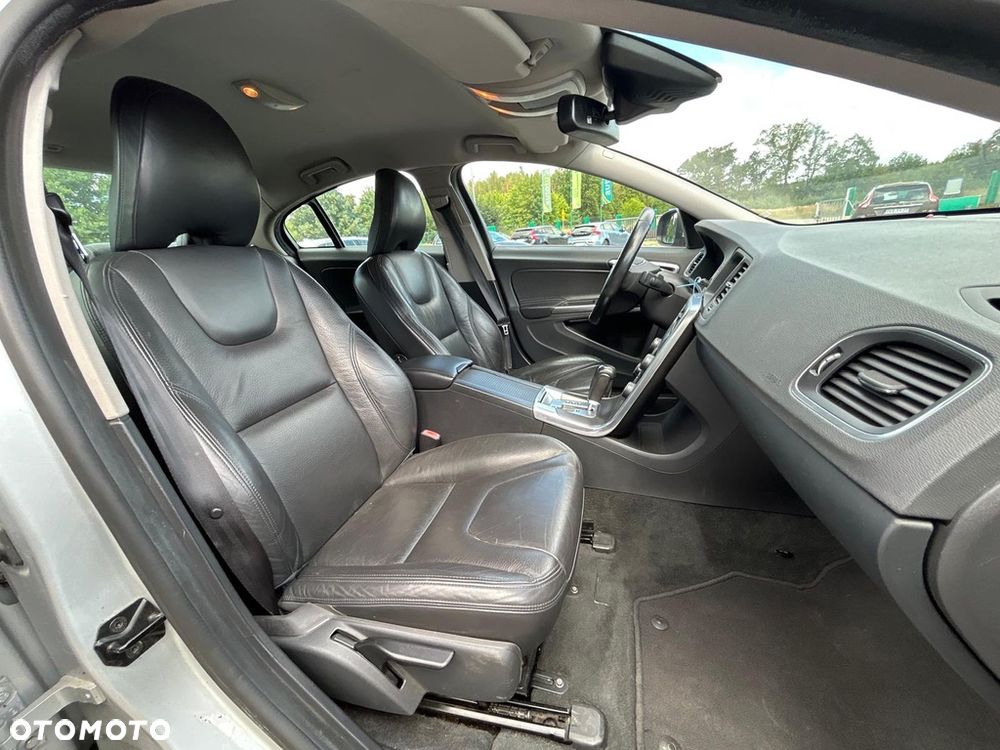 Volvo S60 D5 AWD Geartronic Summum - 16