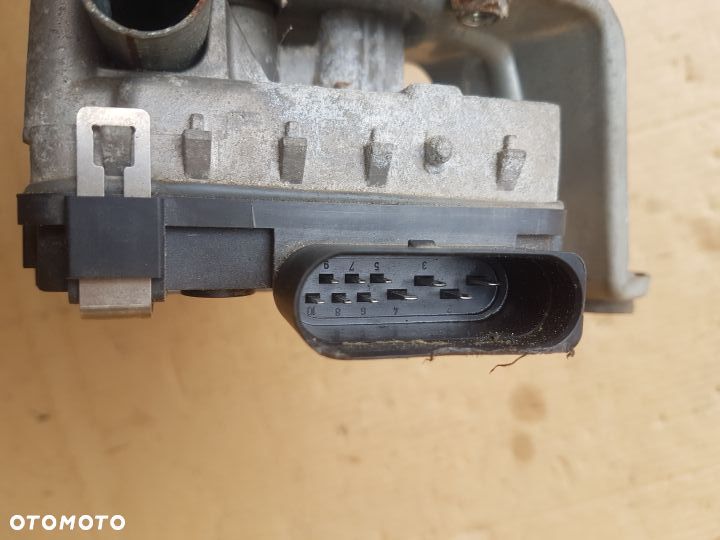 VW Phaeton mechanizm wycieraczki szyby przedniej silniczek wycieraczki - 4