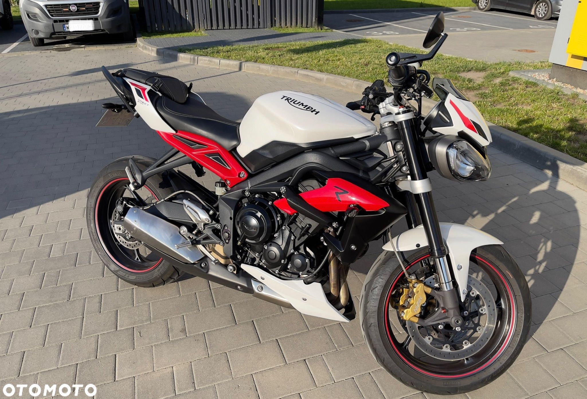 Triumph Street Triple - 1