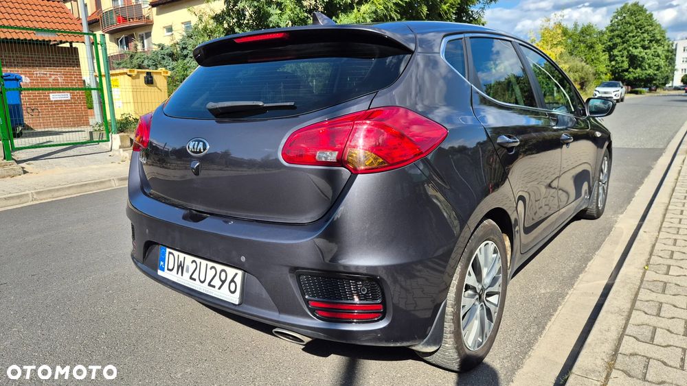 Kia Ceed 1.4 L - 12