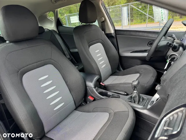 Kia Ceed - 38