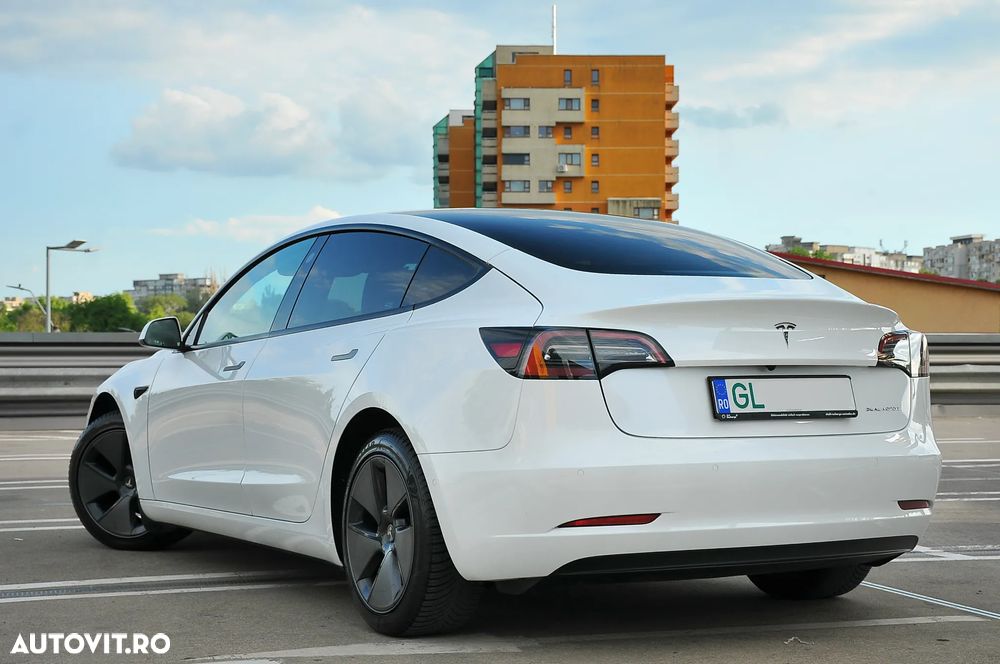 TESLA Model 3 2022 — imagine 4