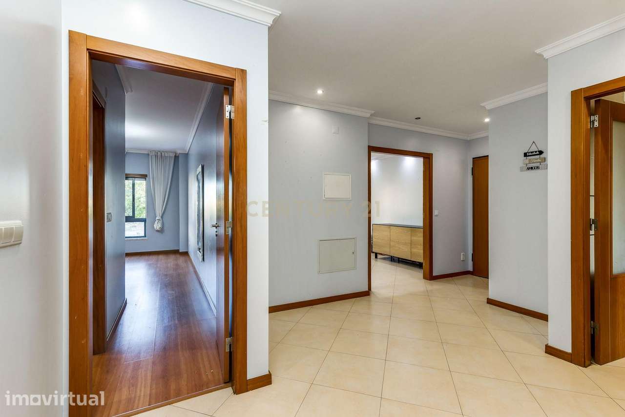 Arrendamento de Longa Duração – Apartamento T3 com Suíte, Garagem e El - Grande imagem: 5/22
