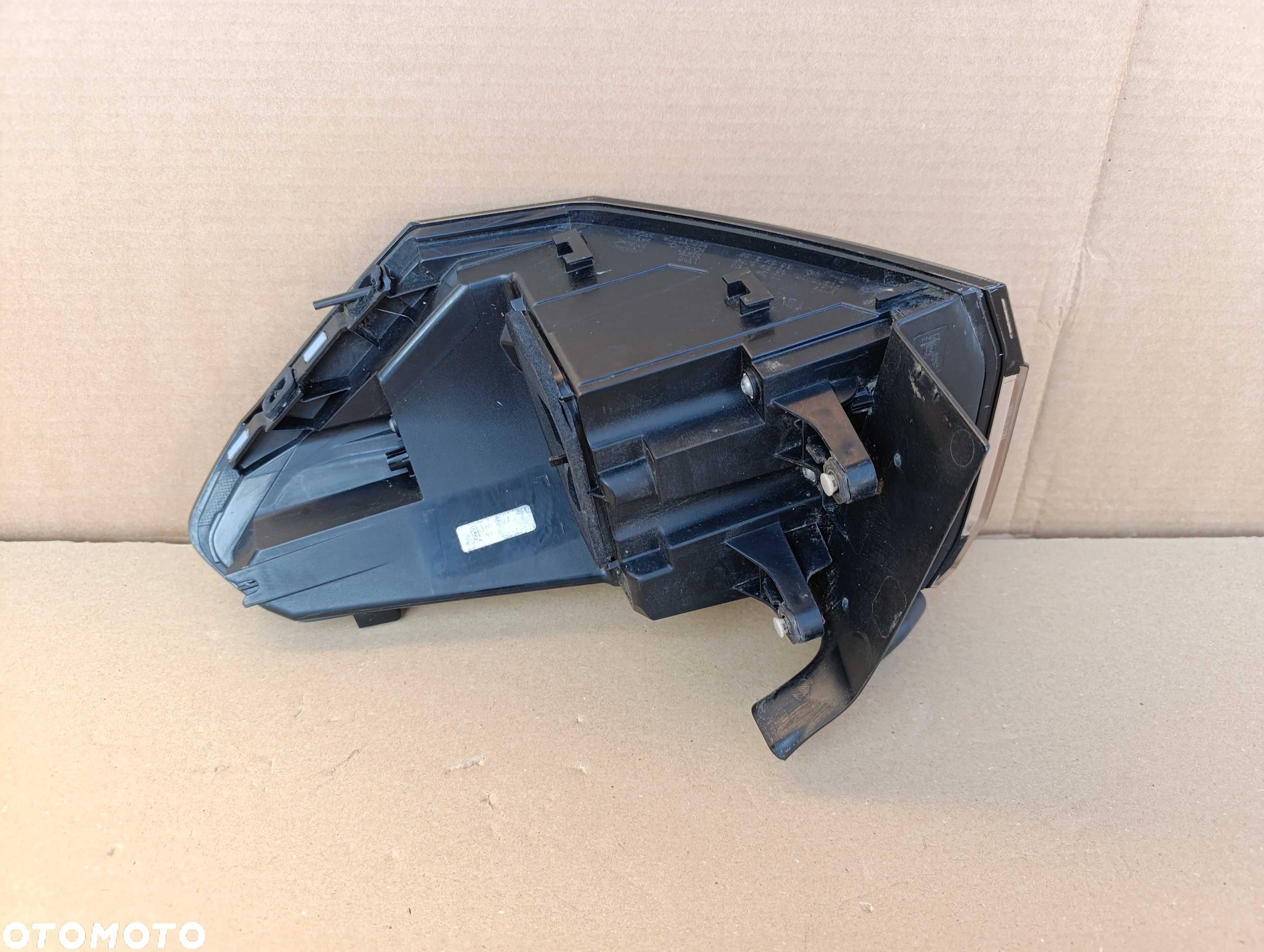 VW TAIGO 22- lampa lewa tył tylna oryginał idealna LED 2G7.945.095 - 7