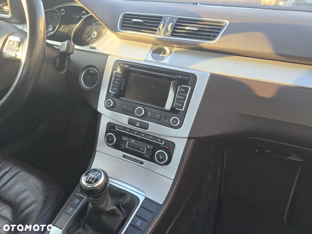 Volkswagen Passat 1.6 TDI BlueMotion Technology Highline - 8