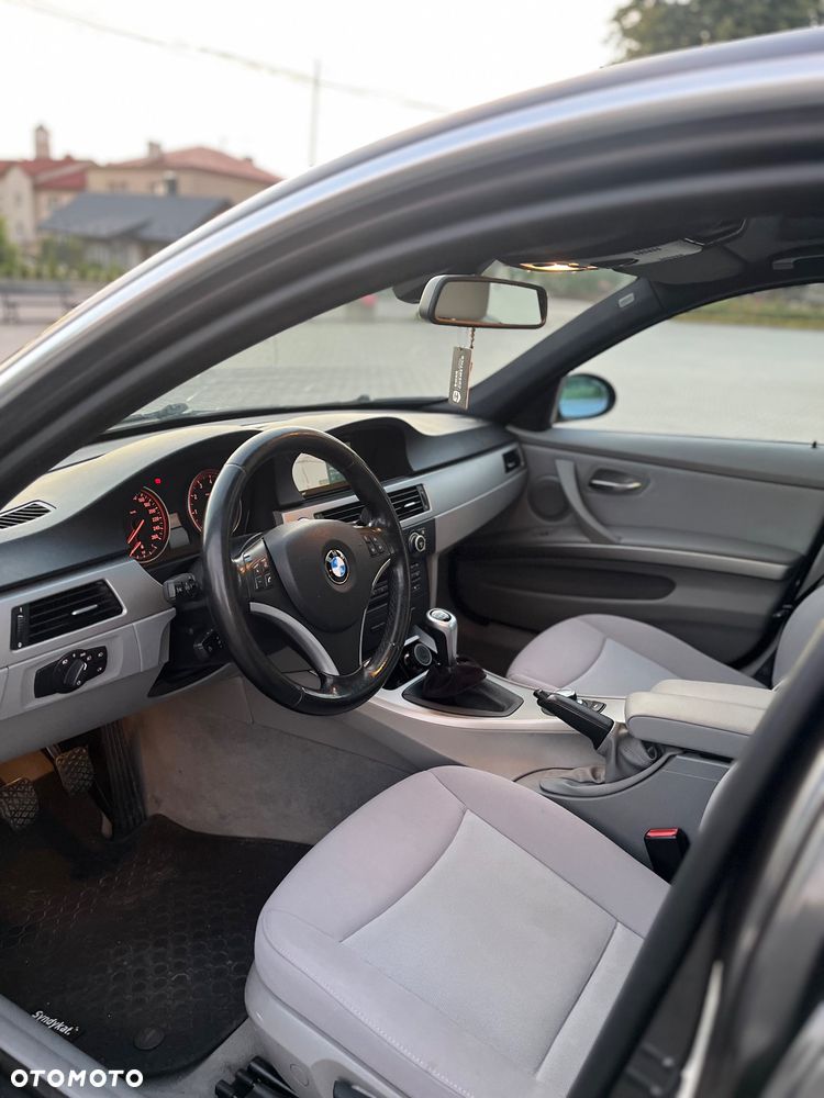 BMW Seria 3 325i xDrive - 17