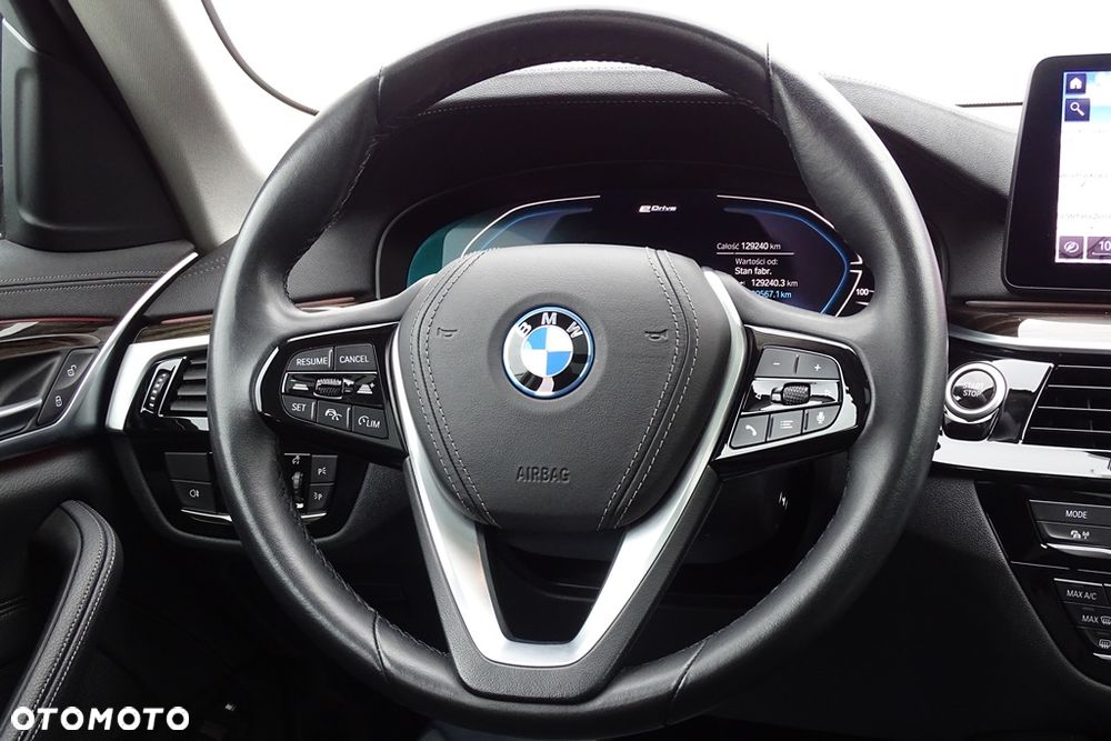 BMW Seria 5 530e xDrive Luxury Line sport - 36