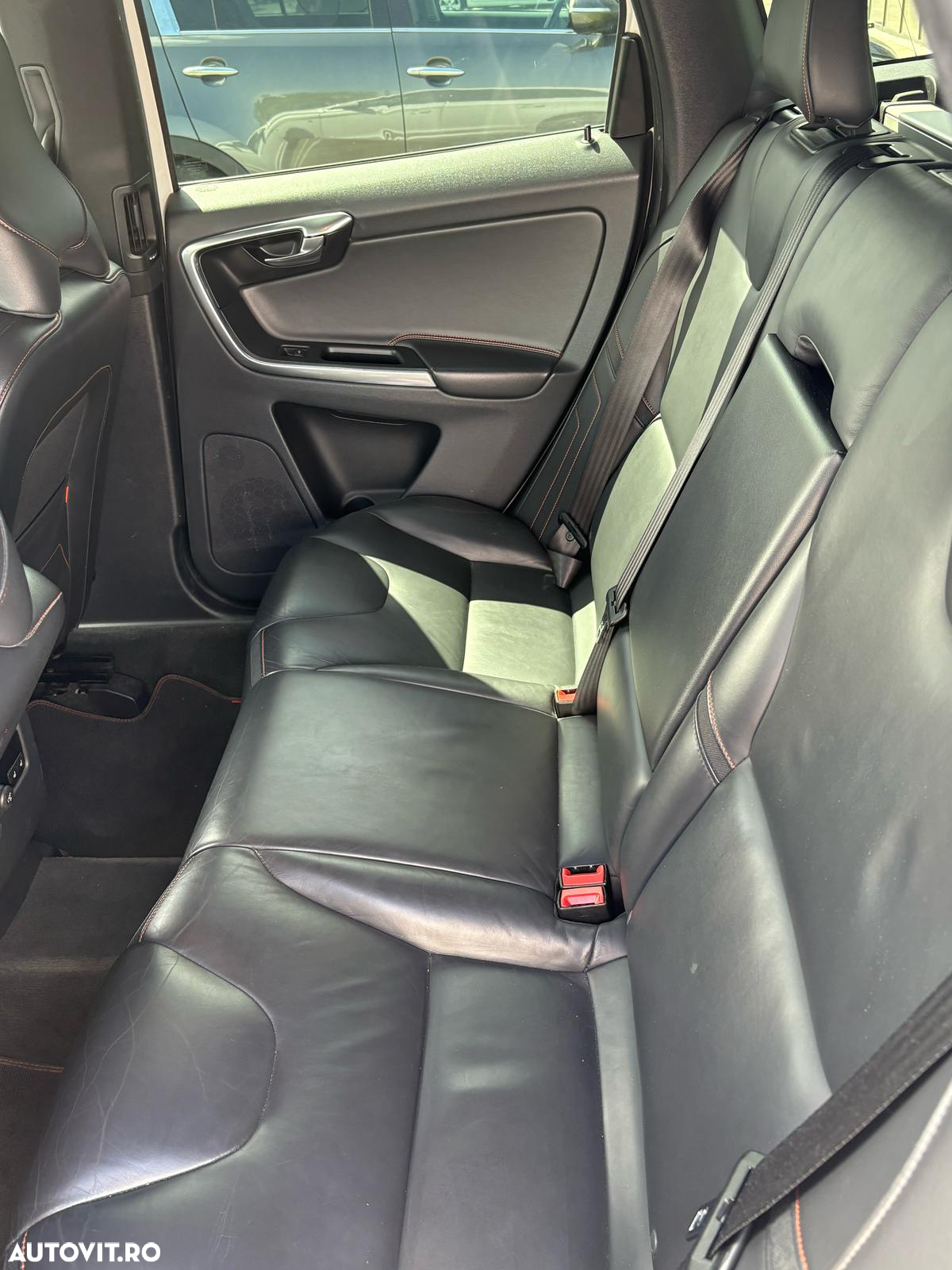 Volvo XC 60 D4 AWD Geartronic Ocean Race - 8