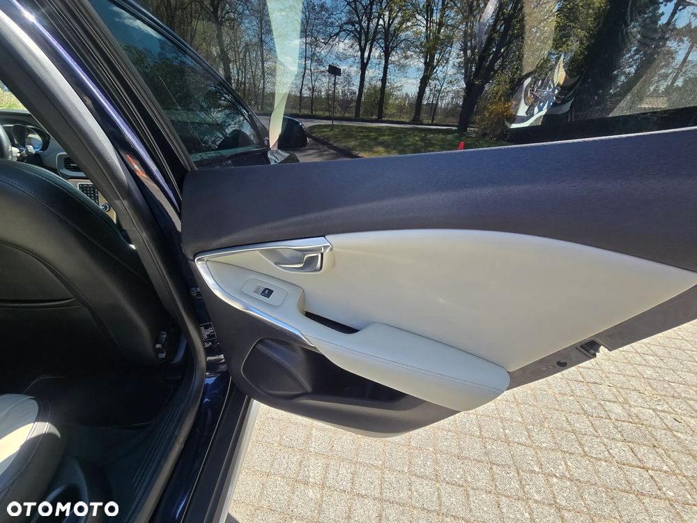 Volvo V40 D4 Geartronic Summum - 22
