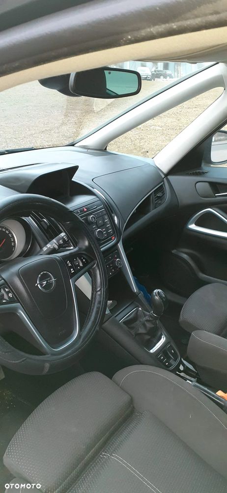 Opel Zafira 2015 photo 4