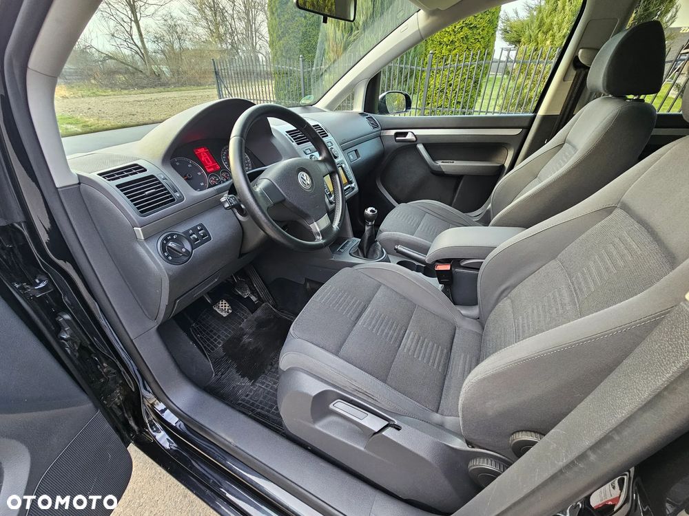 Volkswagen Touran 2.0 TDI DPF Highline - 8