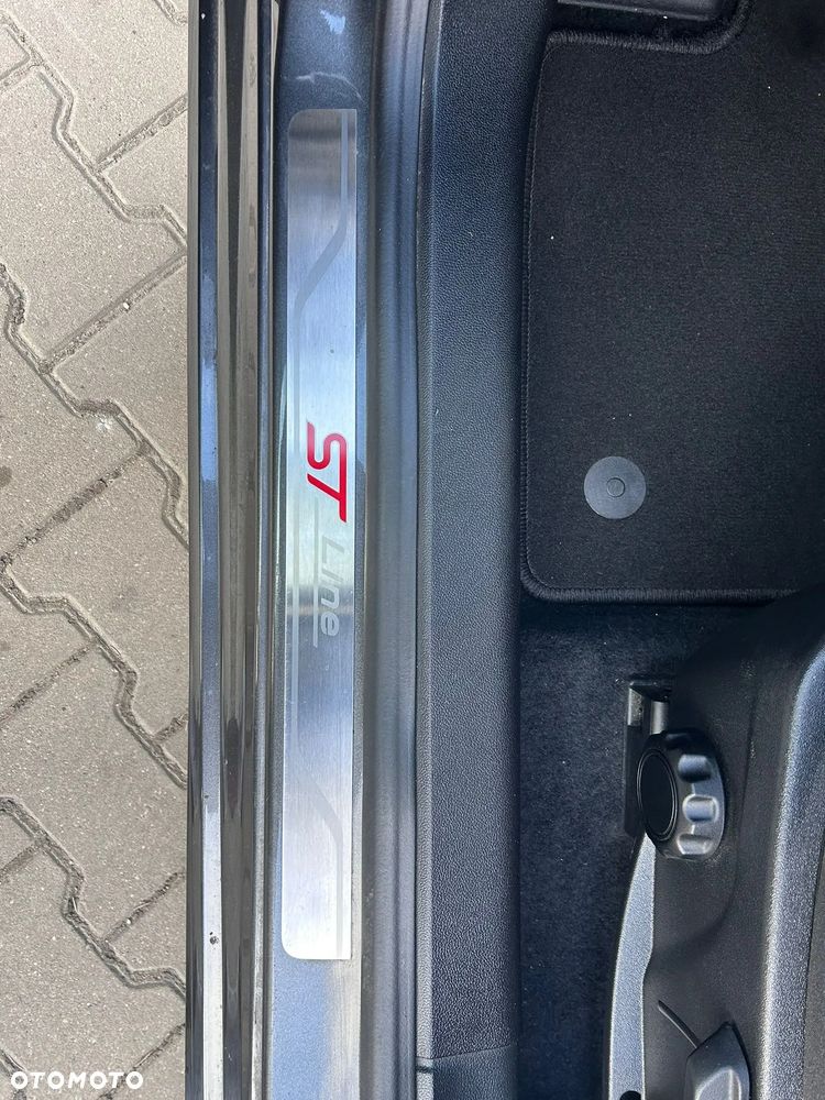 Ford Focus 1.5 EcoBlue Start-Stopp-System ST-LINE - 28