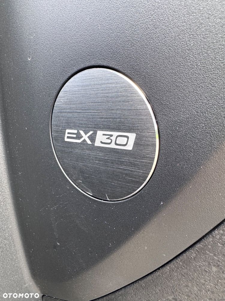 Volvo EX30 Single Motor Extended Range RWD Black Edition Plus - 32