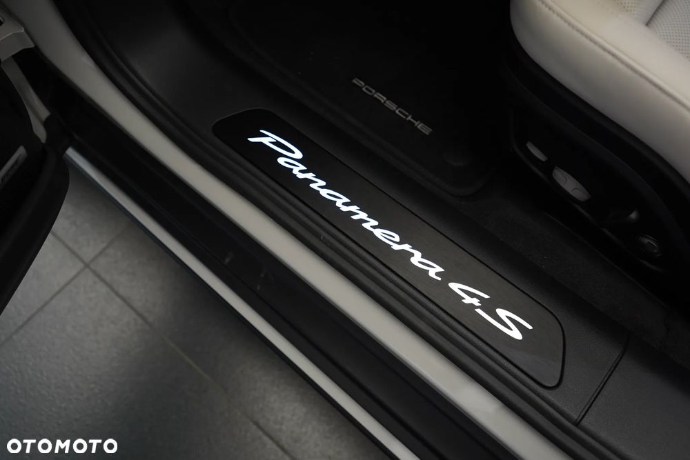 Porsche Panamera - 29