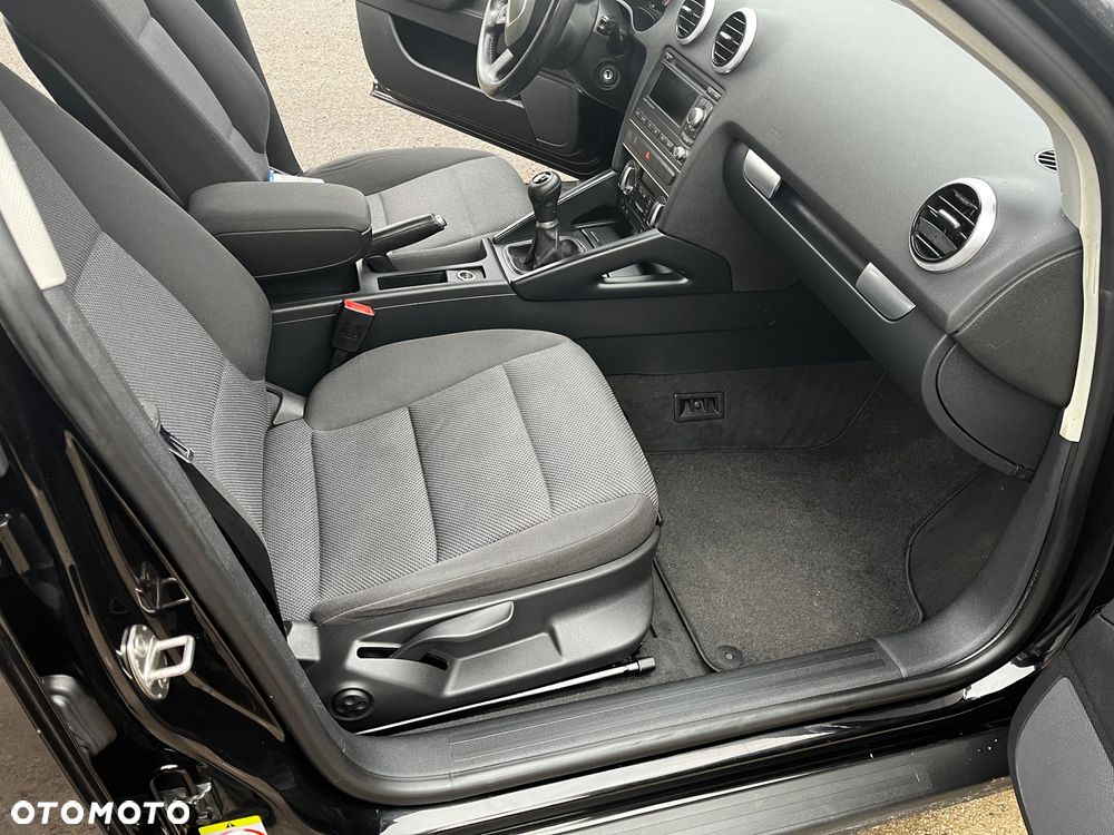 Audi A3 Sportback 1.6 TDI S line Sportpaket - 9