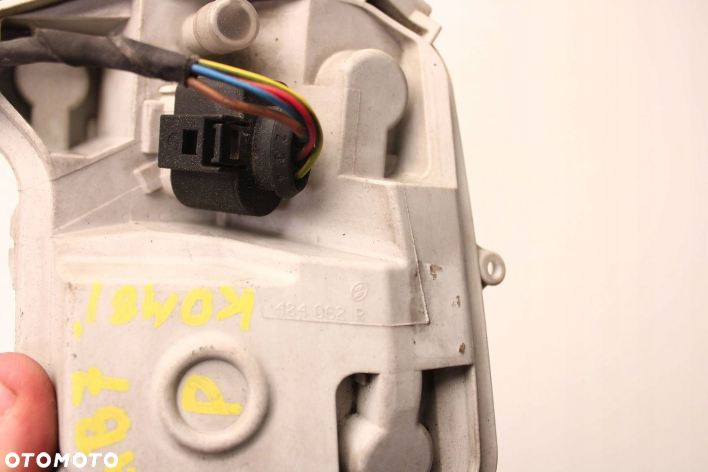 WKŁAD LAMPY GNIAZDO ŻARÓWEK PRAWY TYŁ AUDI A4 B7 KOMBI 484062R - 3