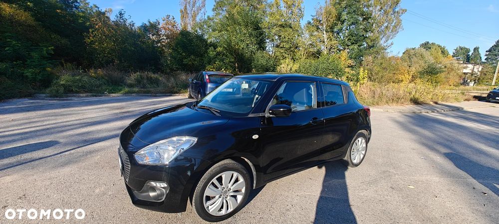 Suzuki Swift 1.2 Premium Plus CVT - 4