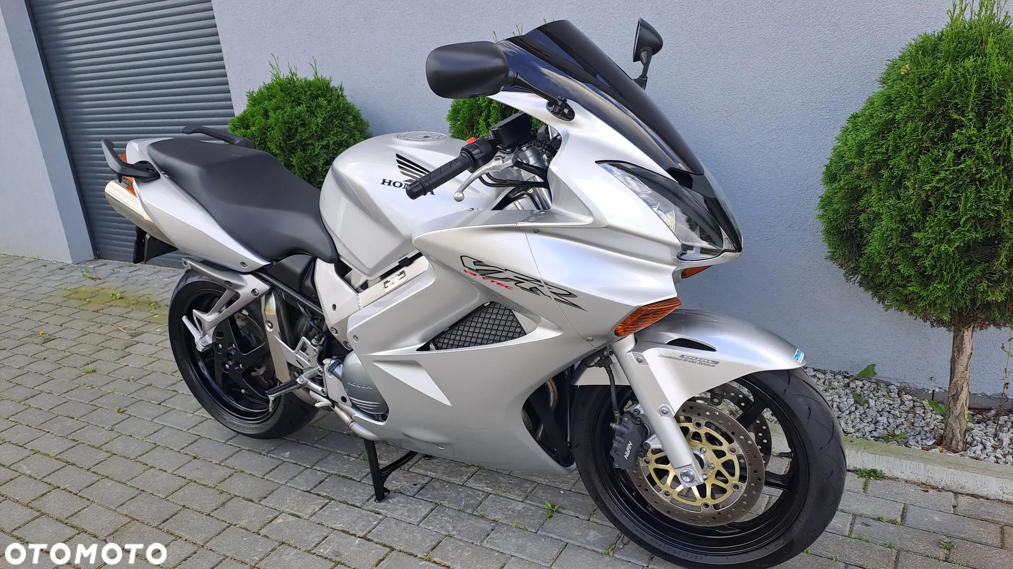 Honda VFR - 3