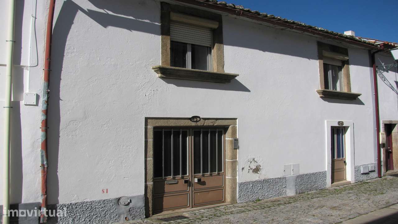 Moradia na zona histórica em Miranda do Douro - Grande imagem: 2/26