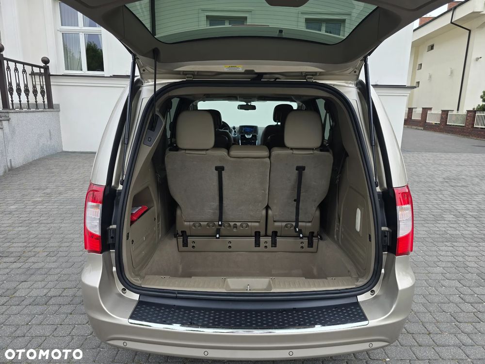 Chrysler Town & Country 3.6 Limited - 30