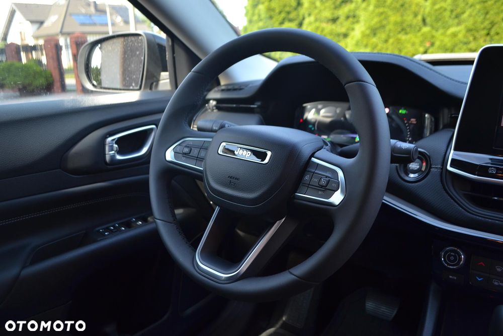 Jeep Compass - 24