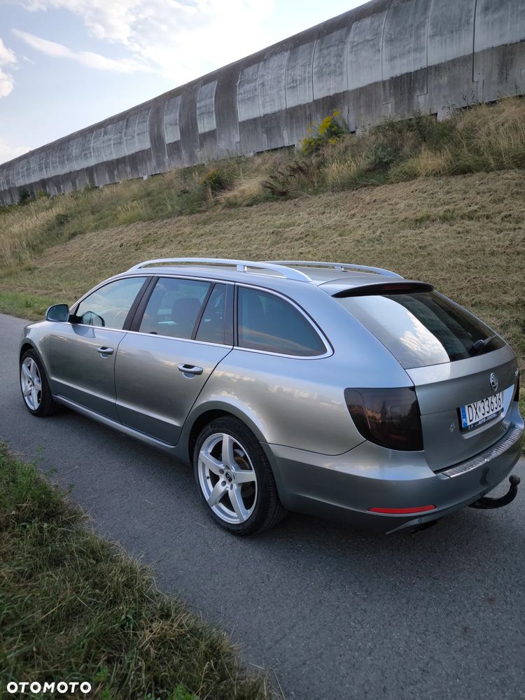 Skoda Superb 2.0 TDI Comfort DSG - 9