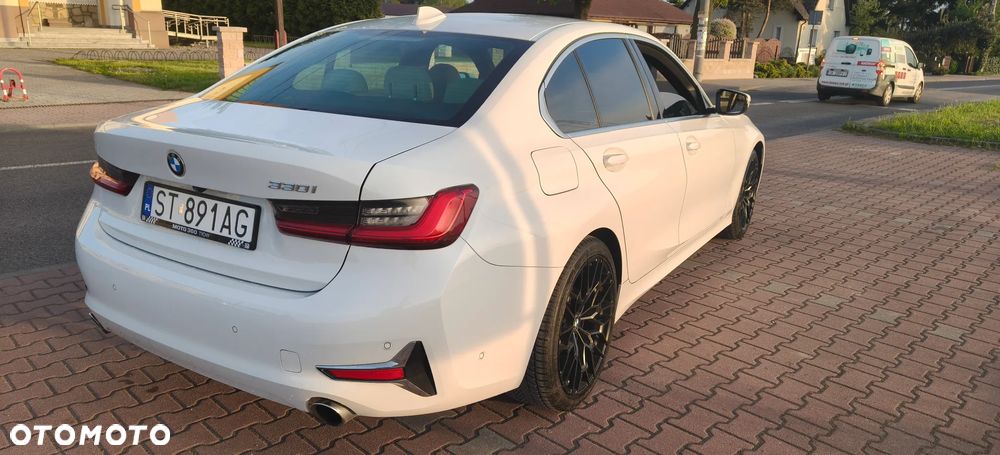 BMW Seria 3 330i - 13