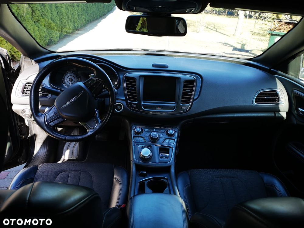 Chrysler 200 - 9