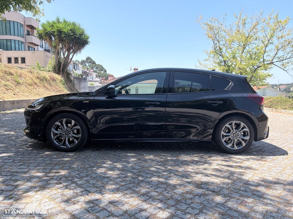 Ford Focus 1.0 EcoBoost MHEV ST-Line — fotografia 2